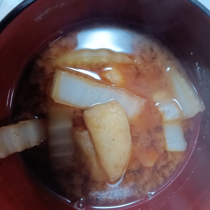 白菜の軸と、油揚げ入り、赤味噌の味噌汁♫